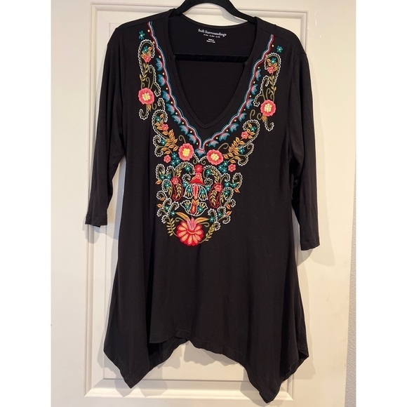 SOFT SURROUNDINGS BOHO EMBROIDERED SHARK BITE TOP - SIZE M - Picture 1 of 5